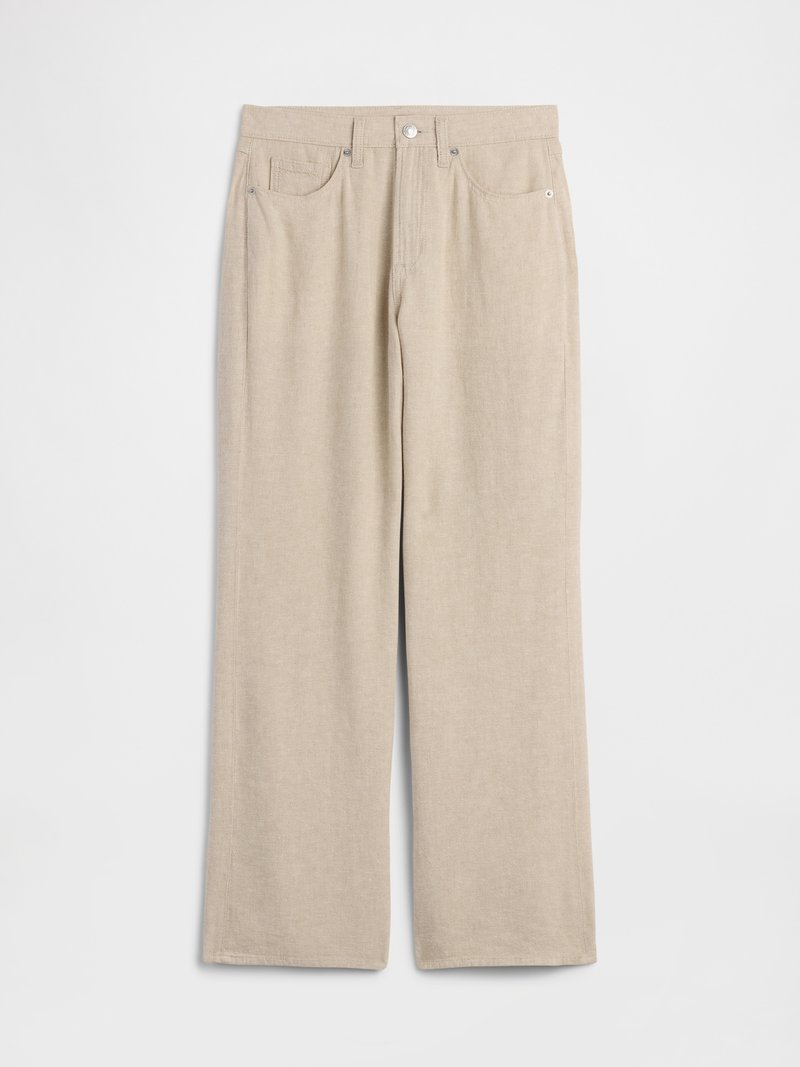 Beige weite Cordhosen mit Fronttaschen, Gürtelschlaufen und Metallknopfverschluss.