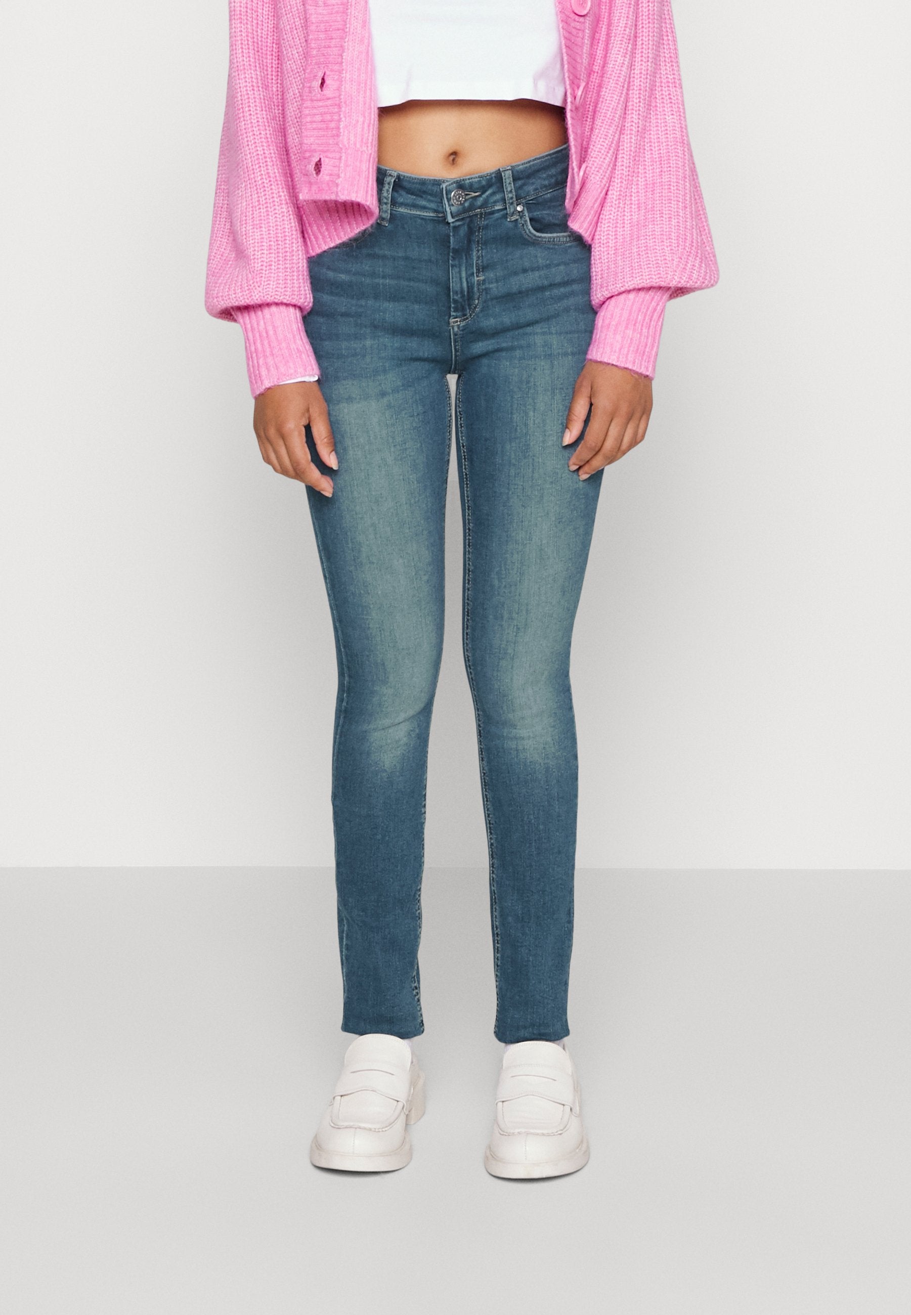 ONLBLUSH MID Media 3