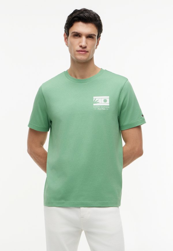 Tommy Hilfiger BRAND LOVE - Print T-shirt - cut grass