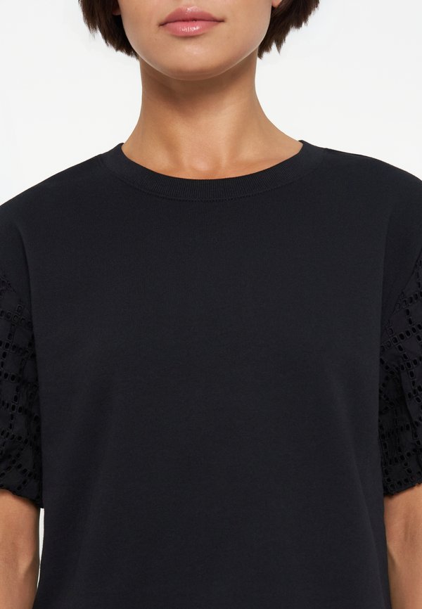 DKNY