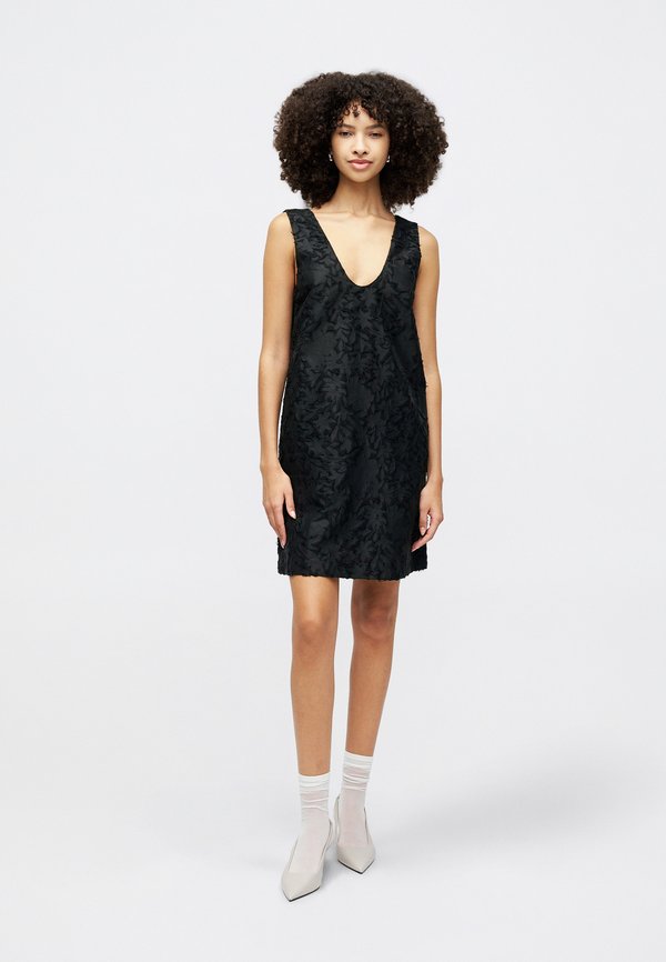 DAY Birger et Mikkelsen DURANT REFINED STRUCTURE