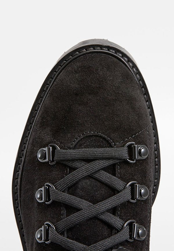 Jimmy Choo ESHE
