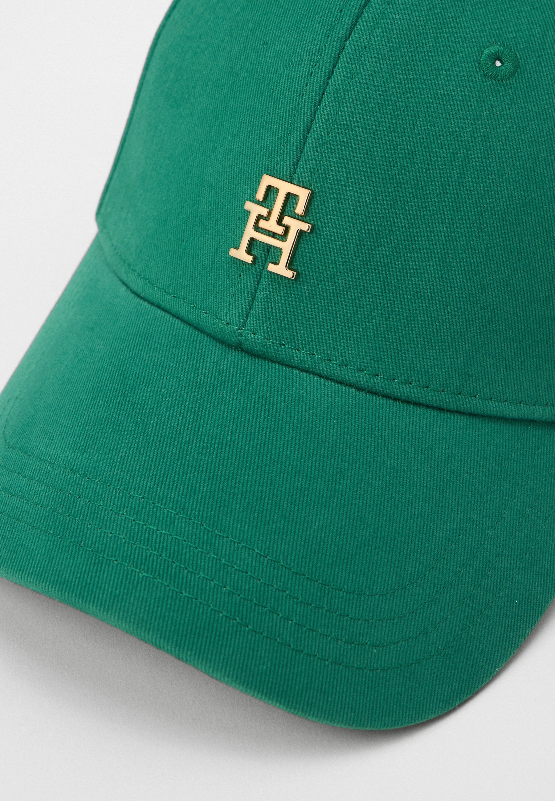 CHIC MONOGRAM Media 4