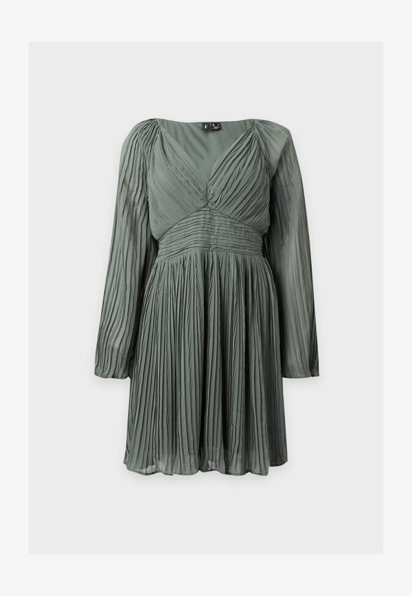 Vero Moda VMDORA SHORT PLISSE DRESS - Day dress - laurel wreath