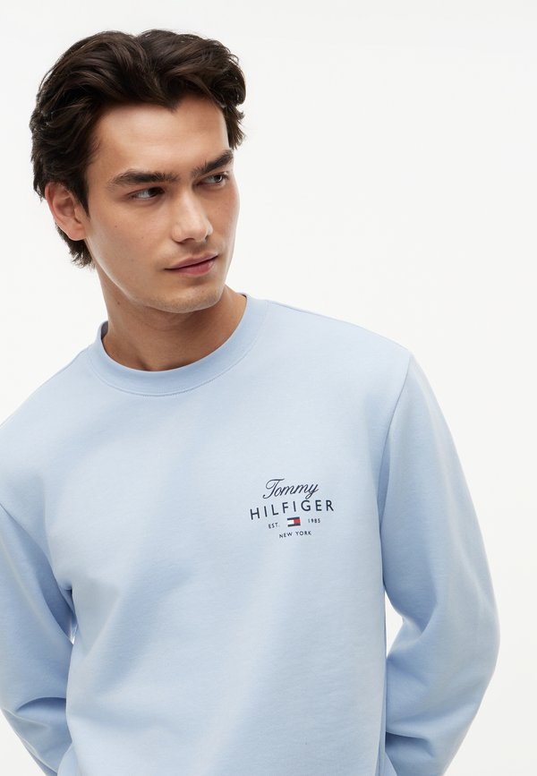 Tommy Hilfiger SCRIPT STACK BRAND LOVE