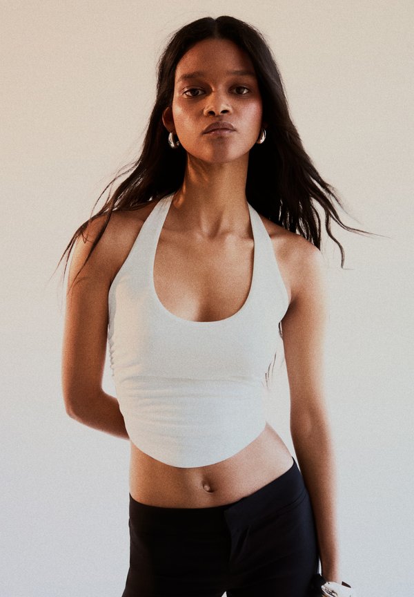 Bershka HALTER NECK TOP WITH BACK KNOT - Top - white