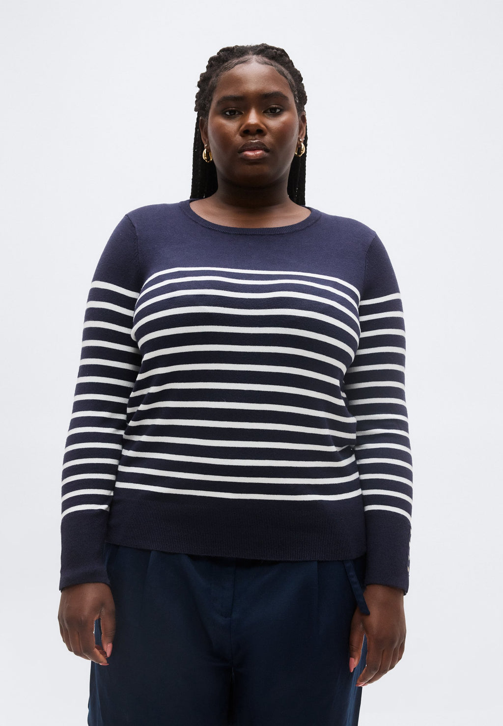 CARVIVIA LIFE BUTTON DETAIL O NECK Media 3