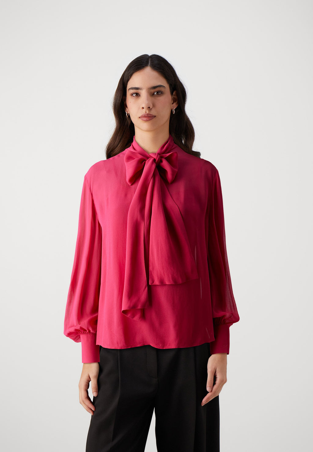 BOW BLOUSE Media 3