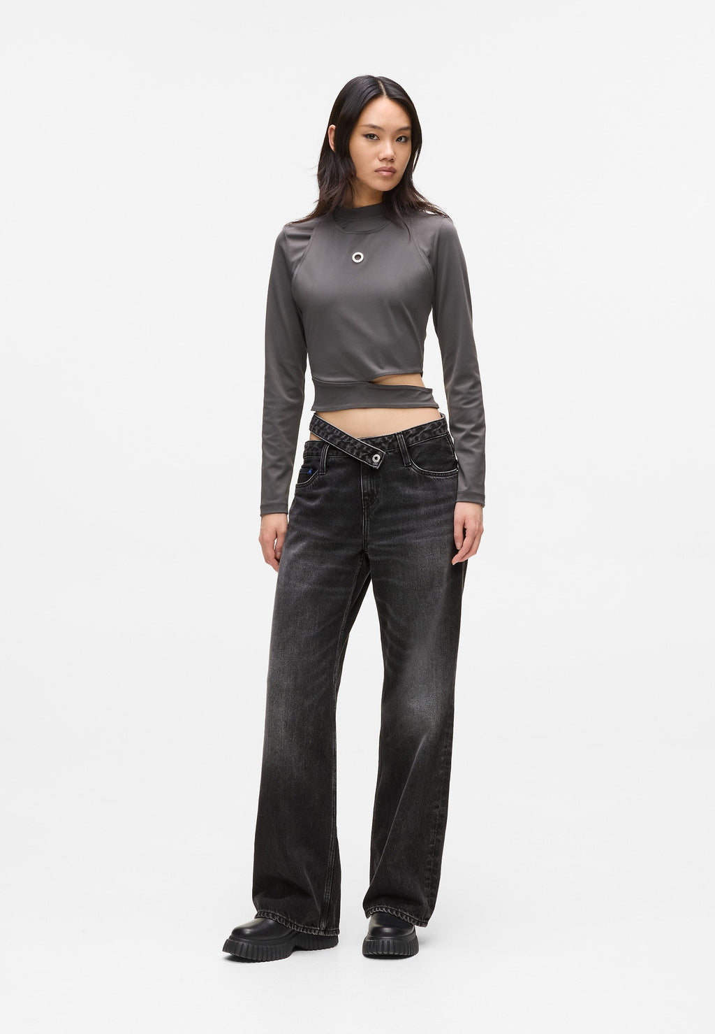 CUT-OUT WAIST RELAXED Media 2