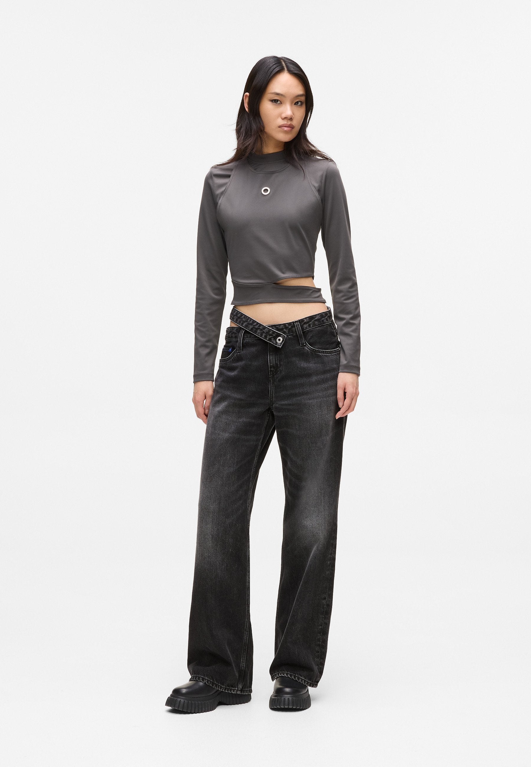 CUT-OUT WAIST RELAXED Media 2