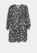 VMMARISOL V-NECK SHORT DRESS - Vero Moda Curve - View 1