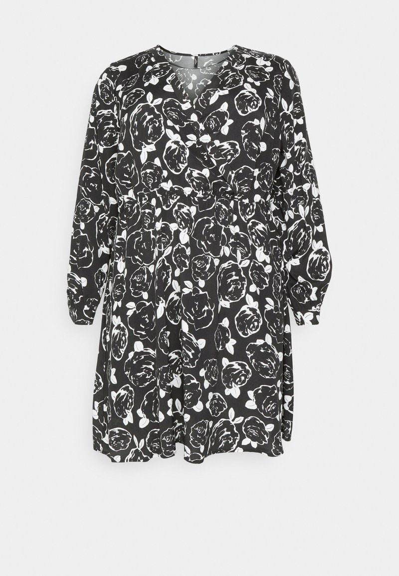 VMMARISOL V-NECK SHORT DRESS - Vero Moda Curve - View 1