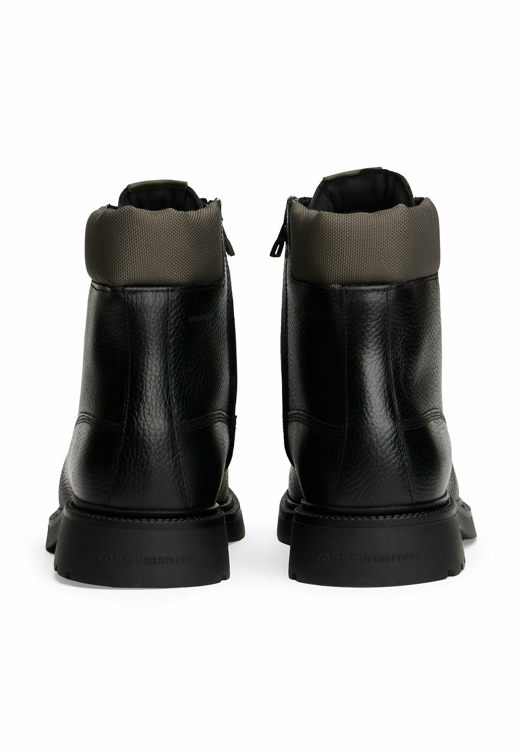 LIGHTWEIGHT WATER REPELLENT Media 3