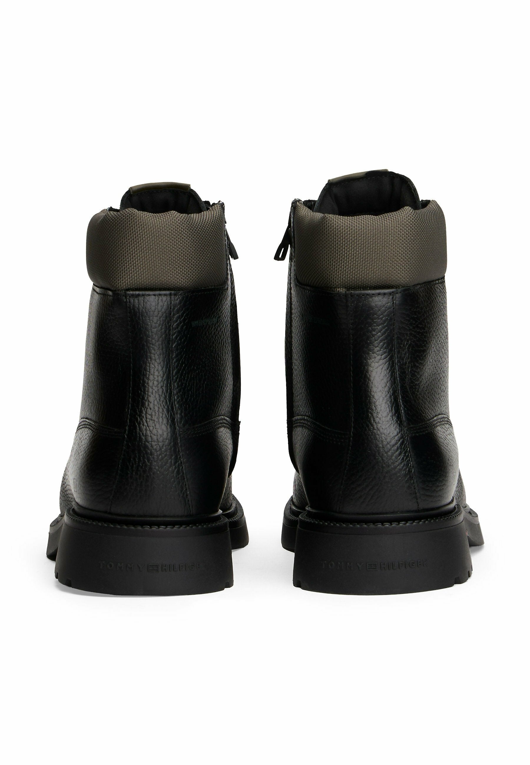 LIGHTWEIGHT WATER REPELLENT Media 3