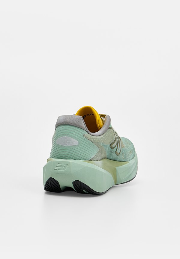 New Balance REBEL V5