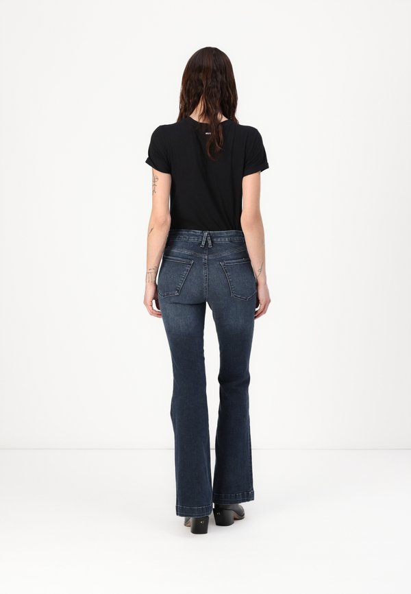 Good American ALWAYS FITS GOOD LEGS FLARE TROUSER