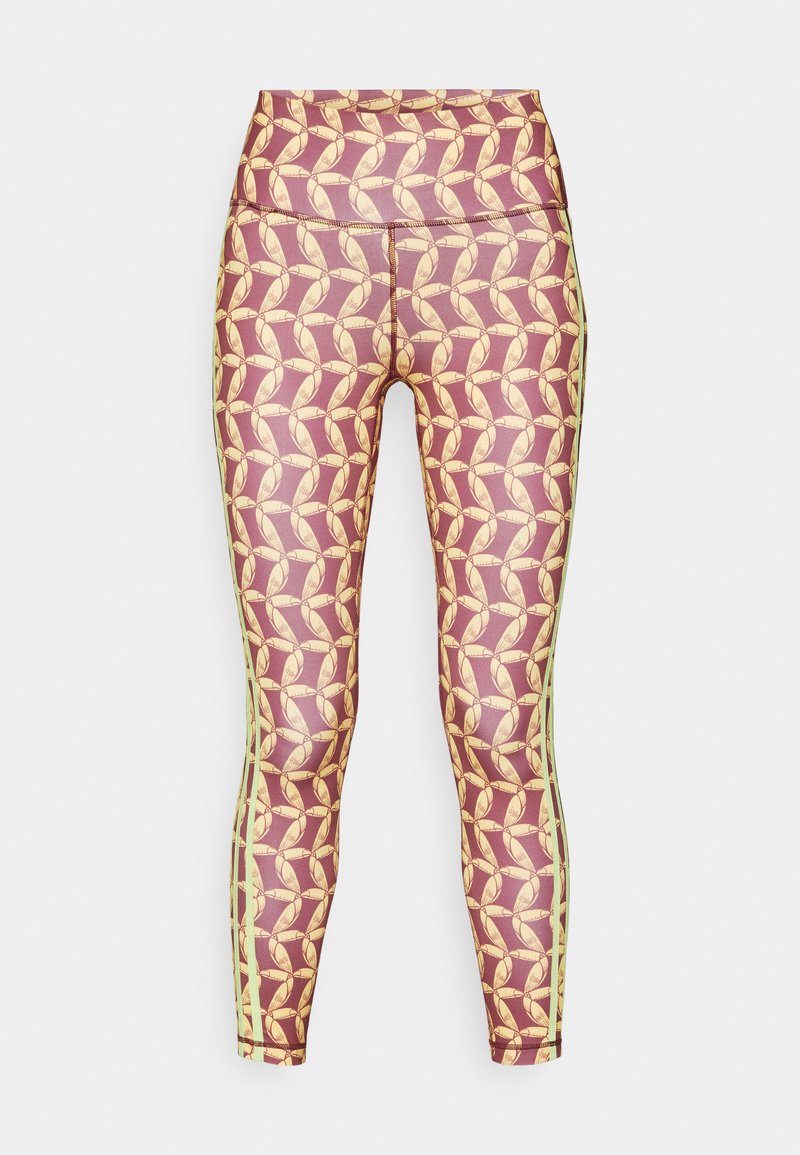 Leggings mit einem gemusterten Design aus gelben Formen auf einem burgunderfarbenen Hintergrund, mit grünen Seitenstreifen und einem hohen Bund.