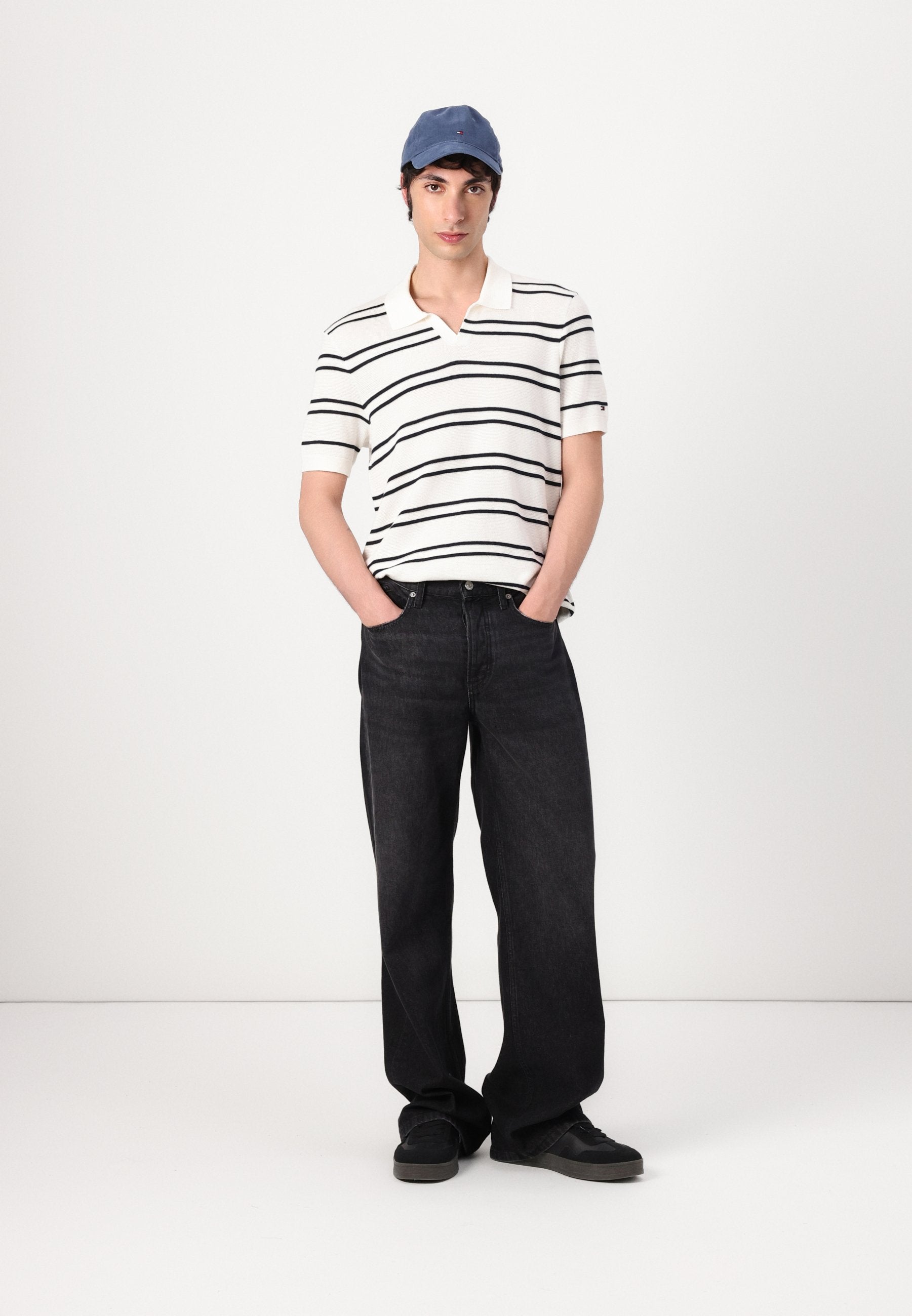 UNISEX Media 4