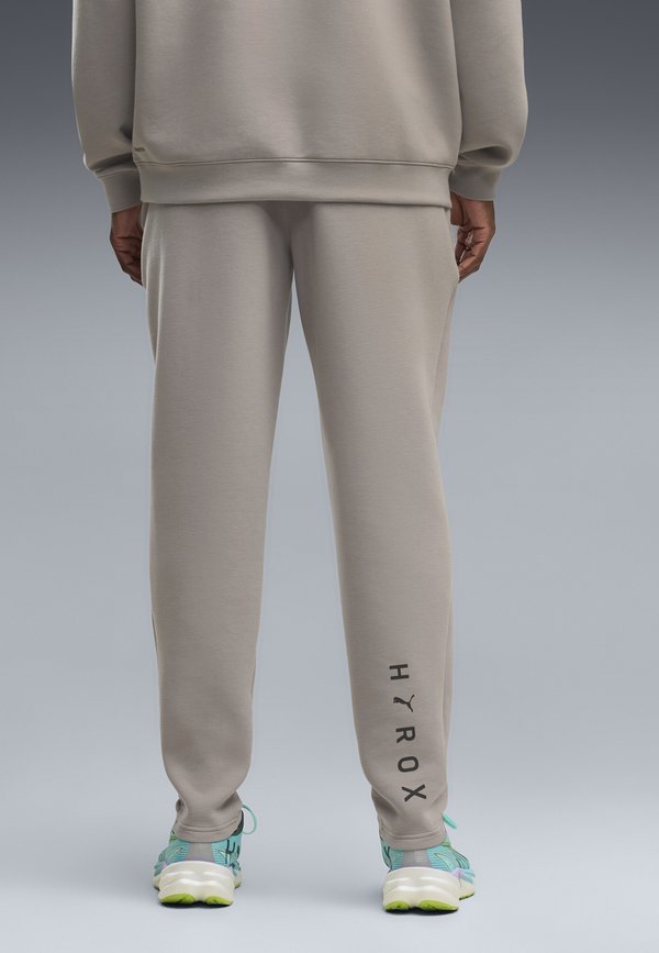 Puma M PUMA X HYROX CLOUDSPUN ELEVATED PANT - Tracksuit bottoms - mouse gray