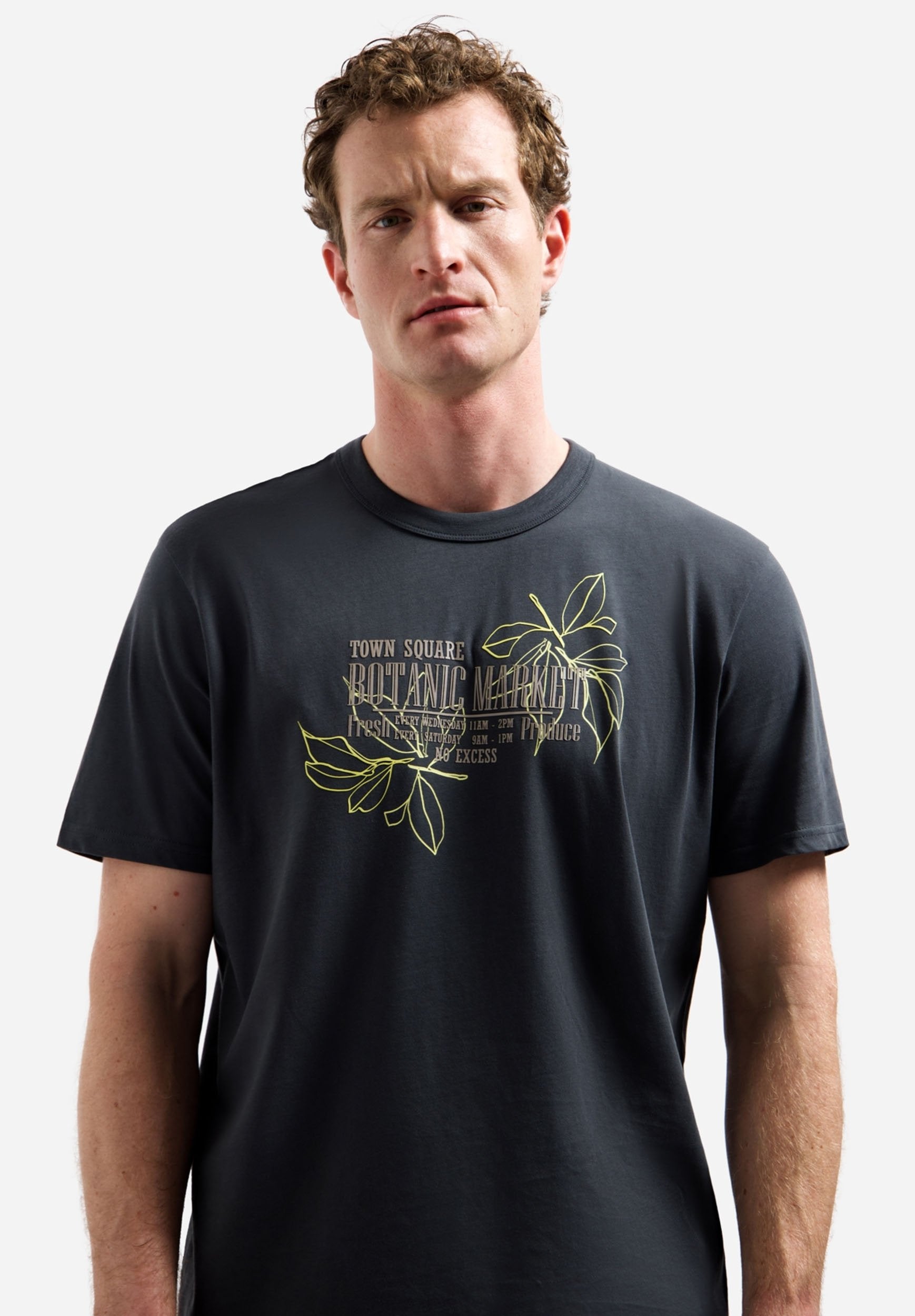 ARTWORK WITH ROUND NECK Media 7