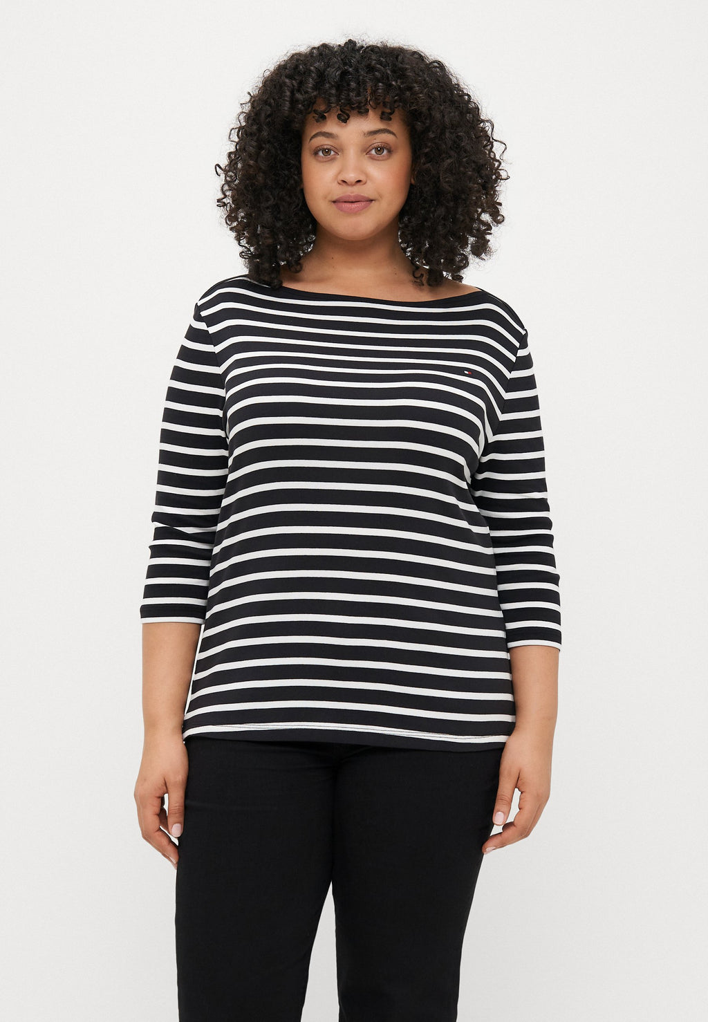 CURVE BOAT NECK THREE-QUARTER SLEEVE T-SHIRT Media 3