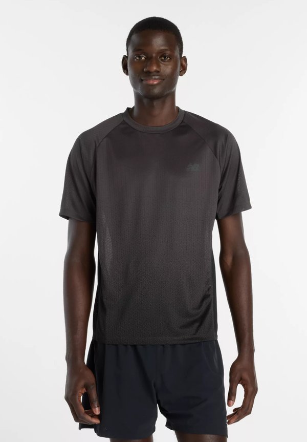 New Balance VIZ TECH RUN - Sports T-shirt - black bk