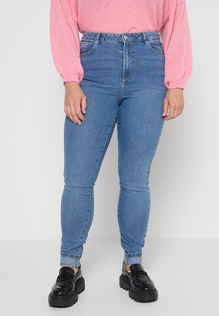 Helle blaue Skinny-Jeans mit hoher Taille, aus Denim gefertigt, mit klassischem Fünf-Taschen-Design und einem dezenten, ausgewaschenen Finish.