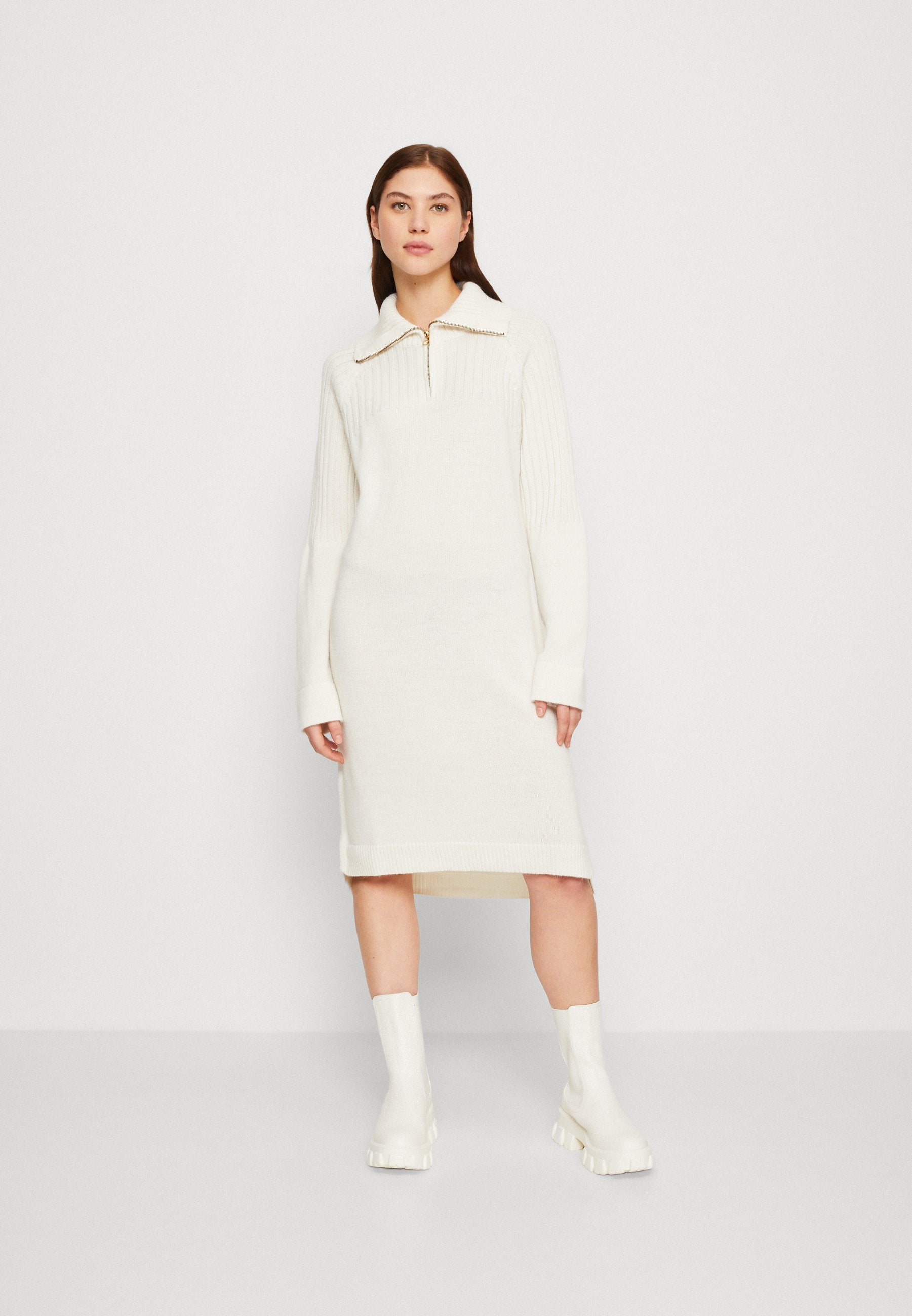 SKIPPER LOOSE DRESS  Media 3