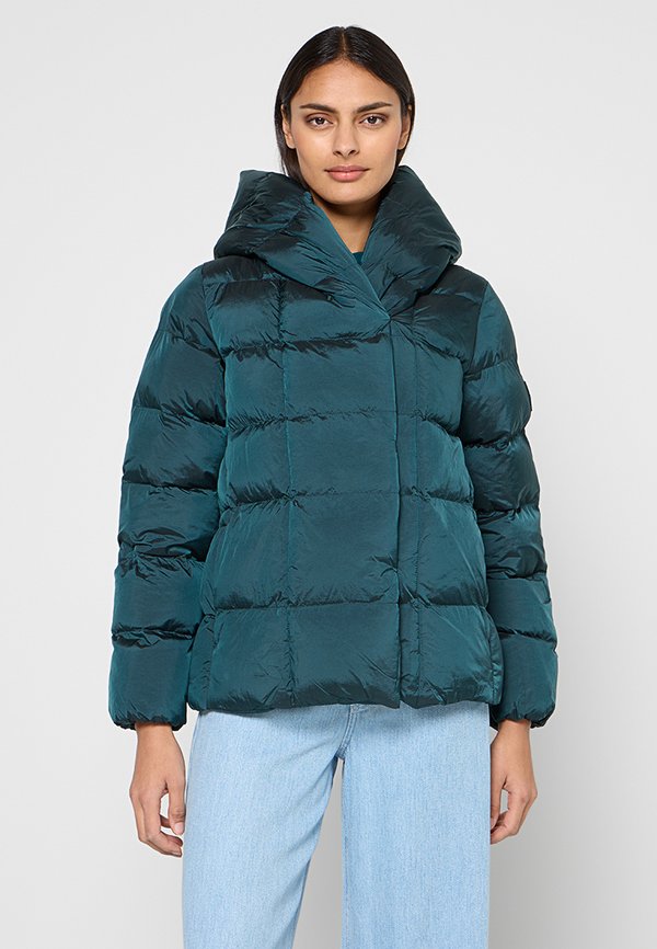 Calvin Klein STRAIGHT FIT
