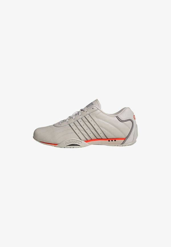 adidas Originals RACER LO AUDI F1 TEAM  - Trainers - chalk pearl   chalk pearl   hi-res red
