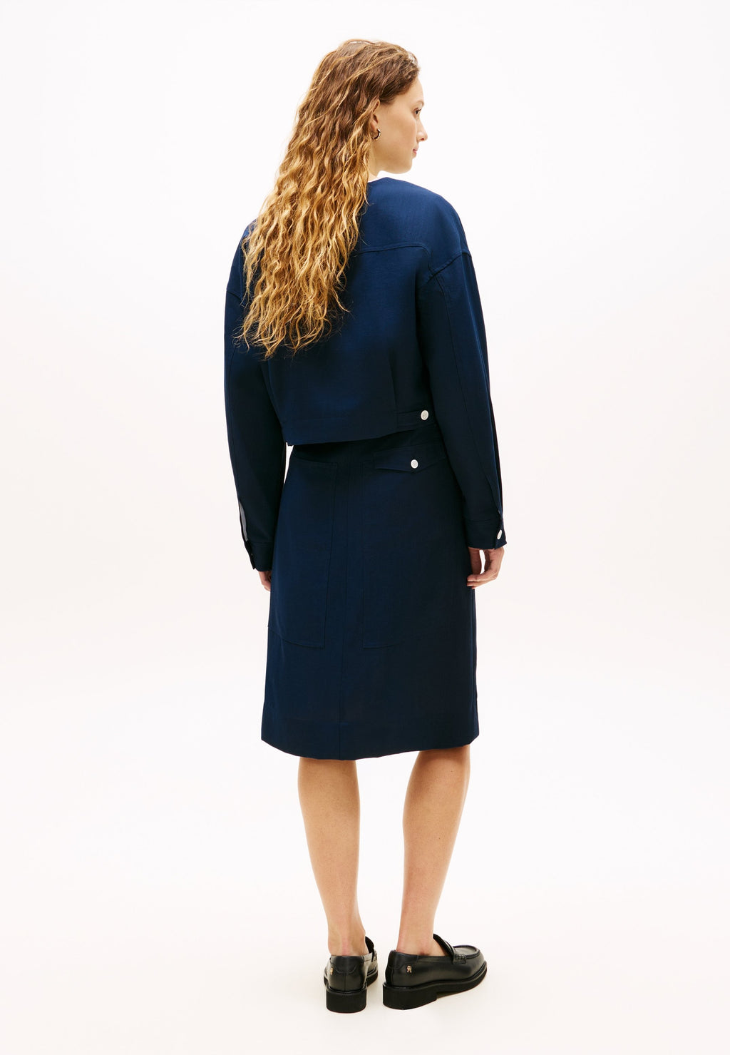 TAILORED COLLARLESS BOXY SHORT UTILITY JACKET Media 4