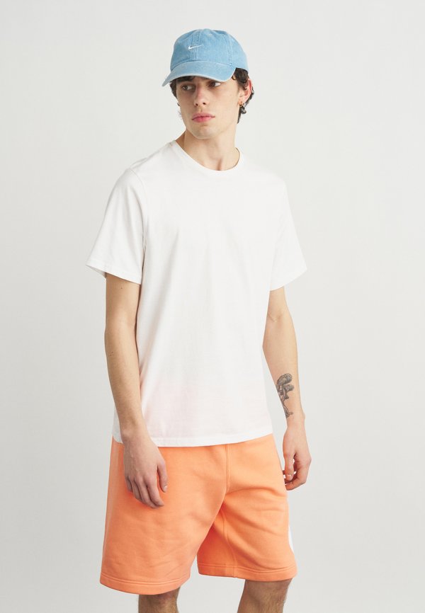Nike Sportswear M NK CLUB BB SHORT GX - Tracksuit bottoms - orange frost/white