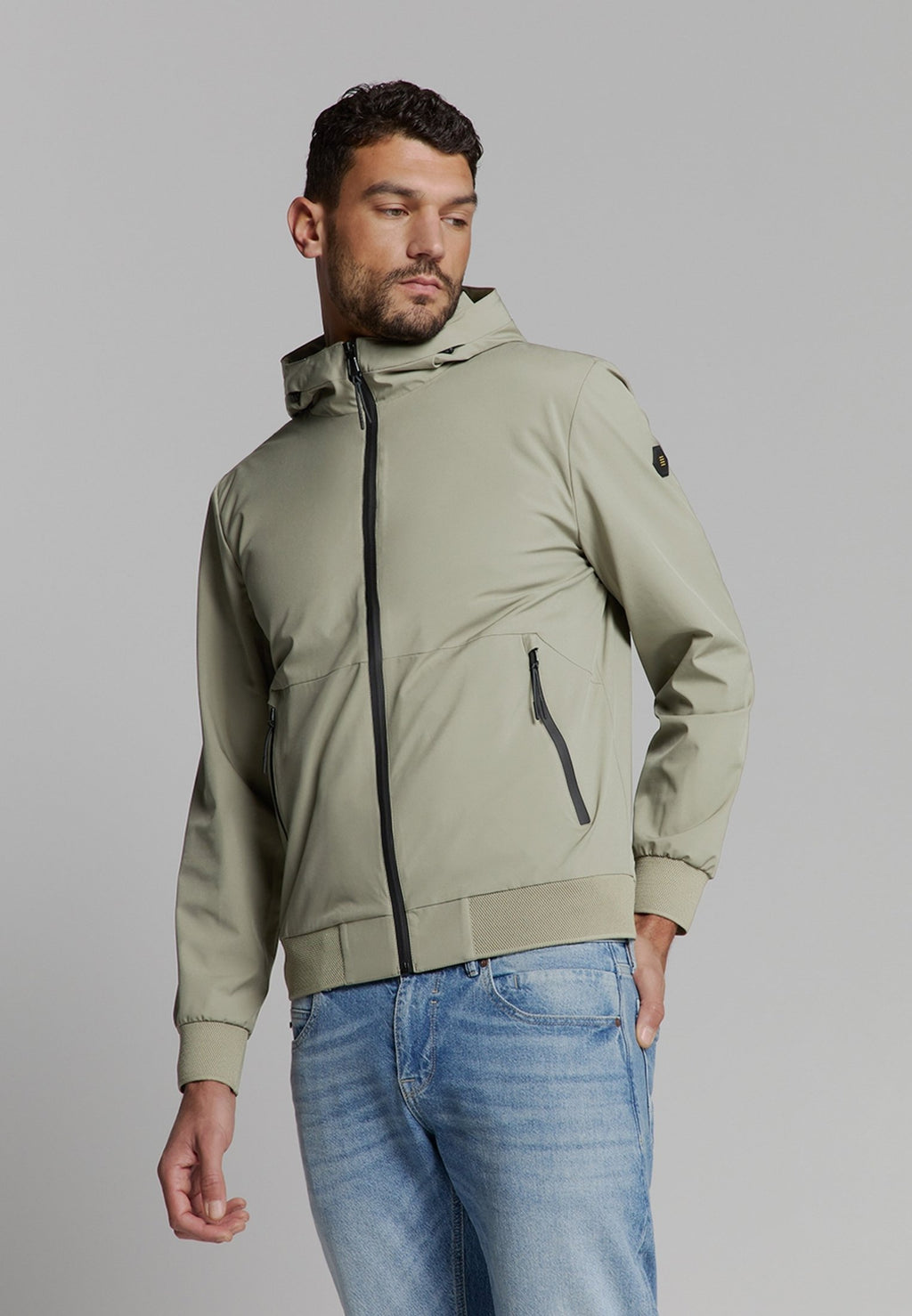 HOODED  Media 3