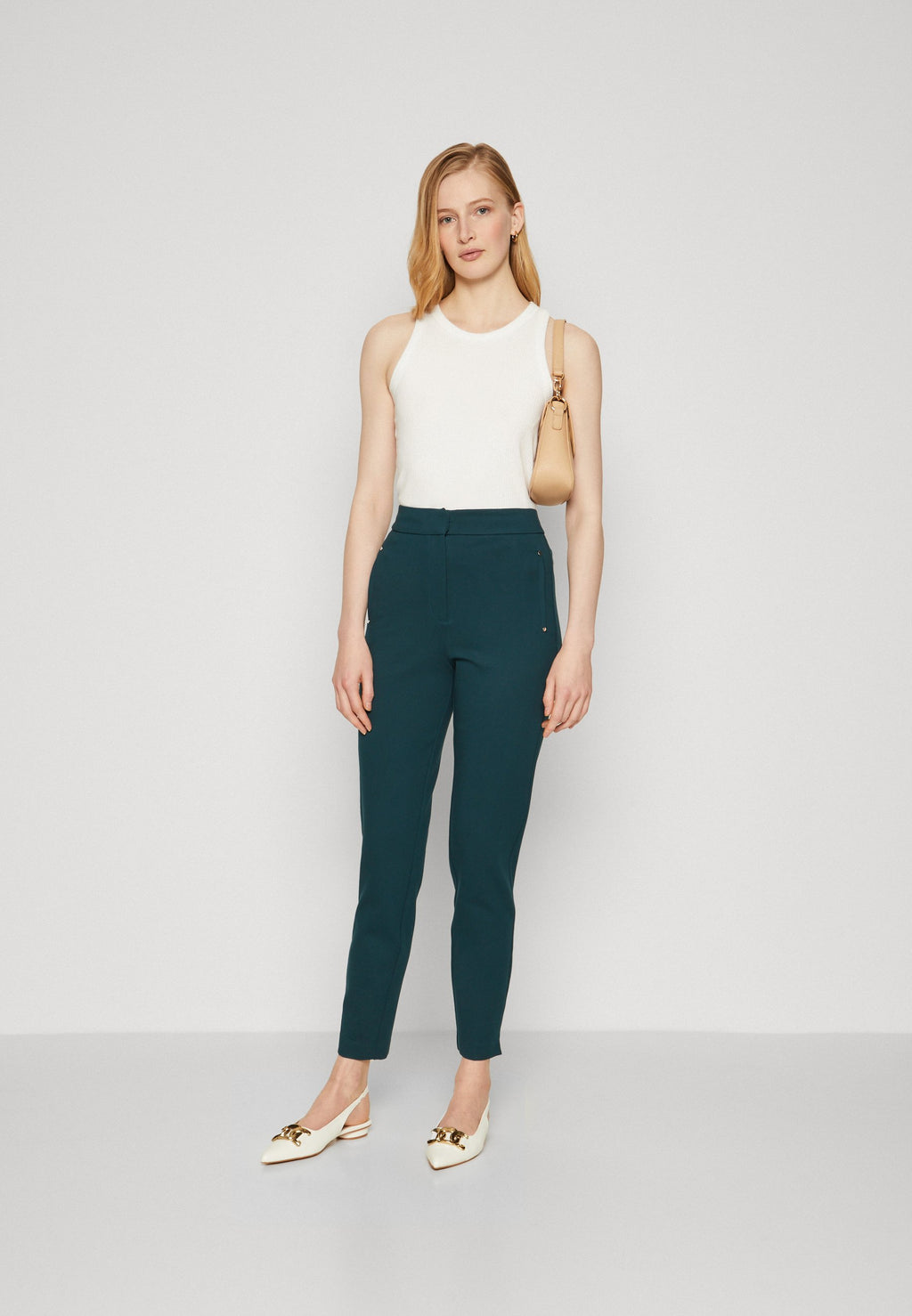 Anna Field Tall