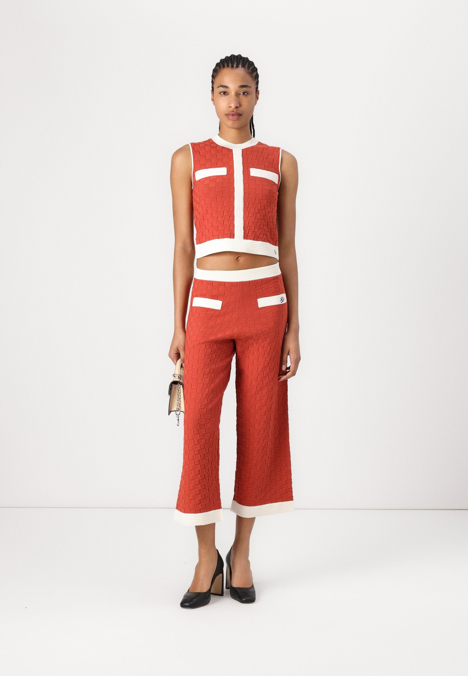 CONTRAST PANTS Media 2