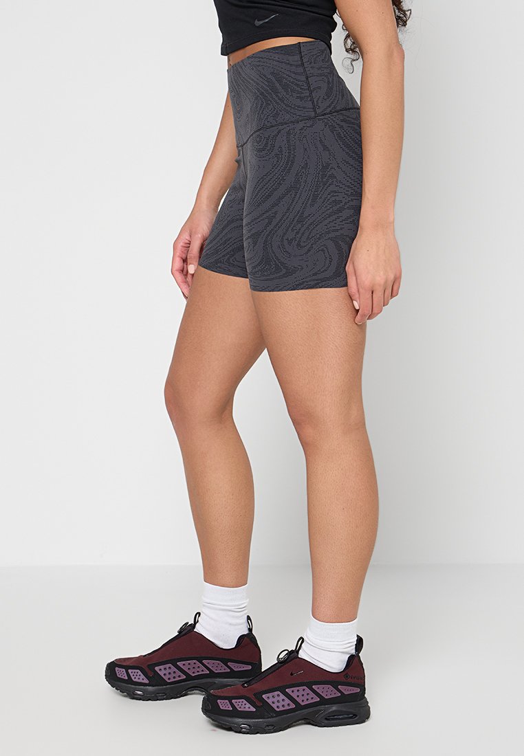 Nike Performance