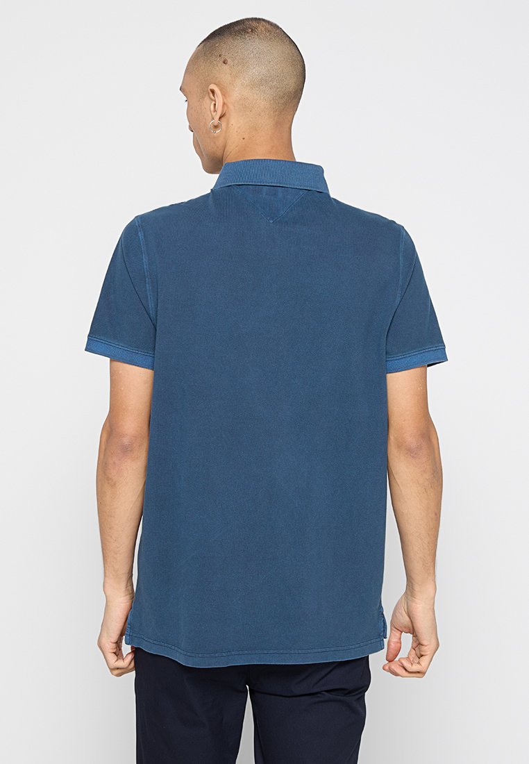 REGULAR FIT Media 3