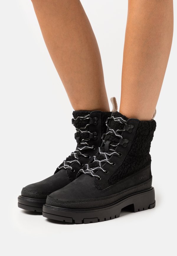 Levi's® SOLVI QUILTED - Lace-up ankle boots - full black