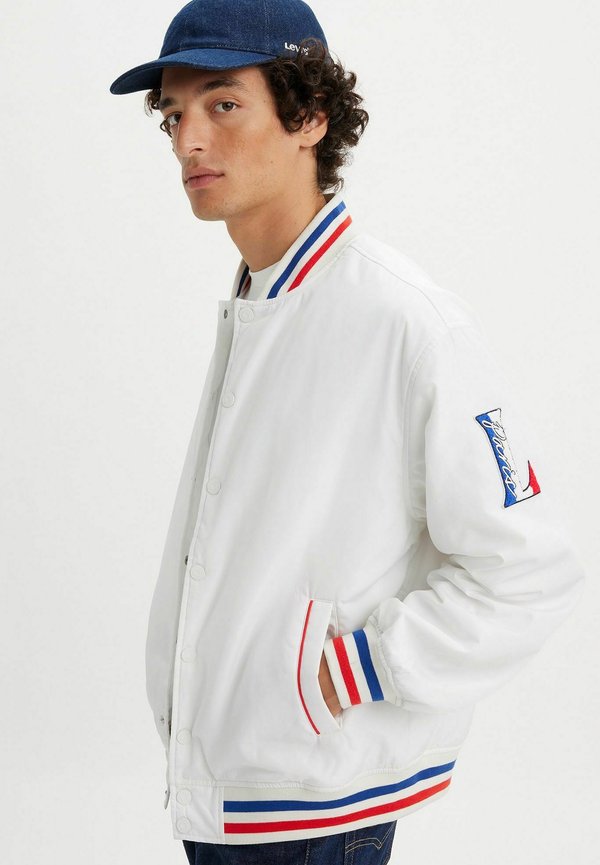Levi's® COACHES