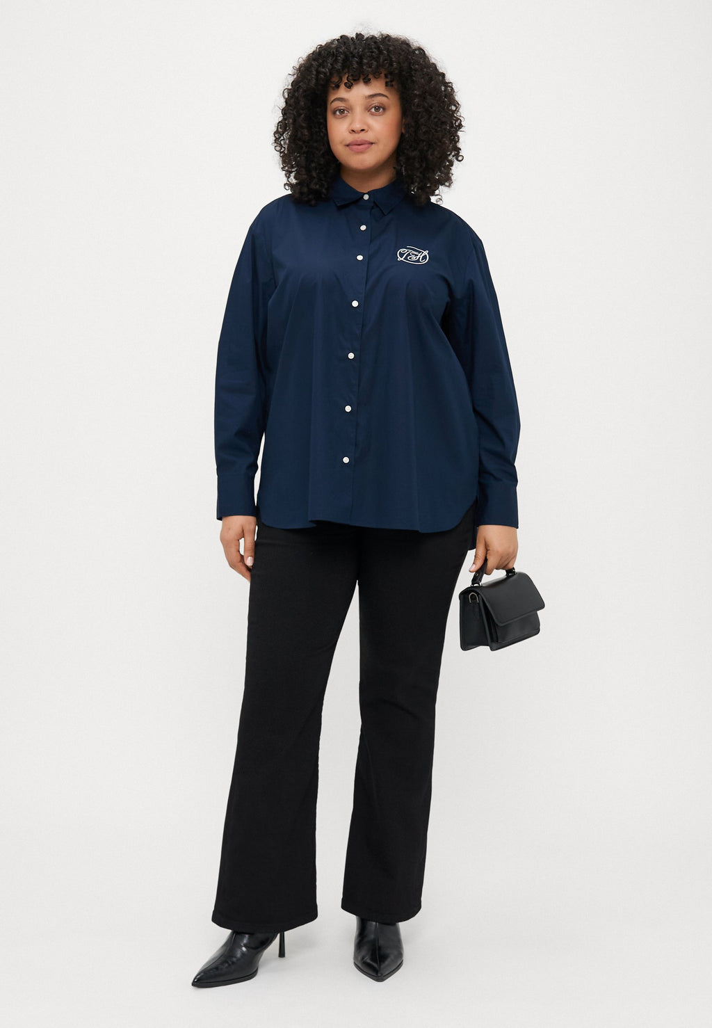 CURVE OVERSIZED FIT LOGO EMBROIDERY SHIRT Media 2