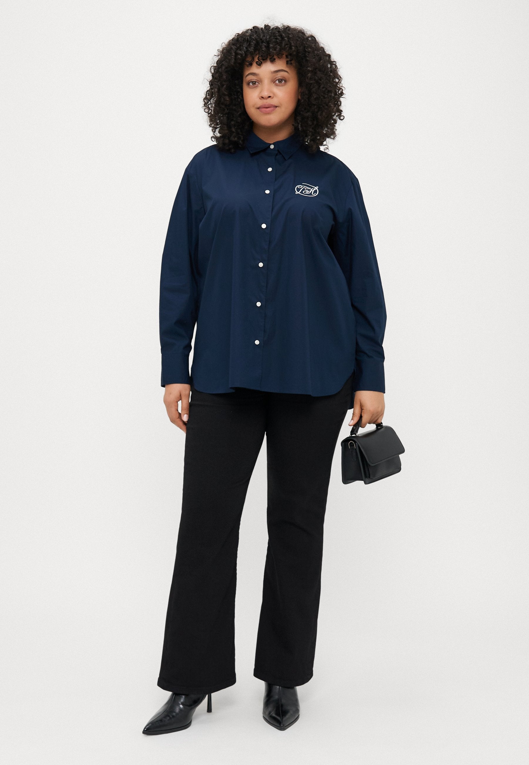 CURVE OVERSIZED FIT LOGO EMBROIDERY SHIRT Media 2