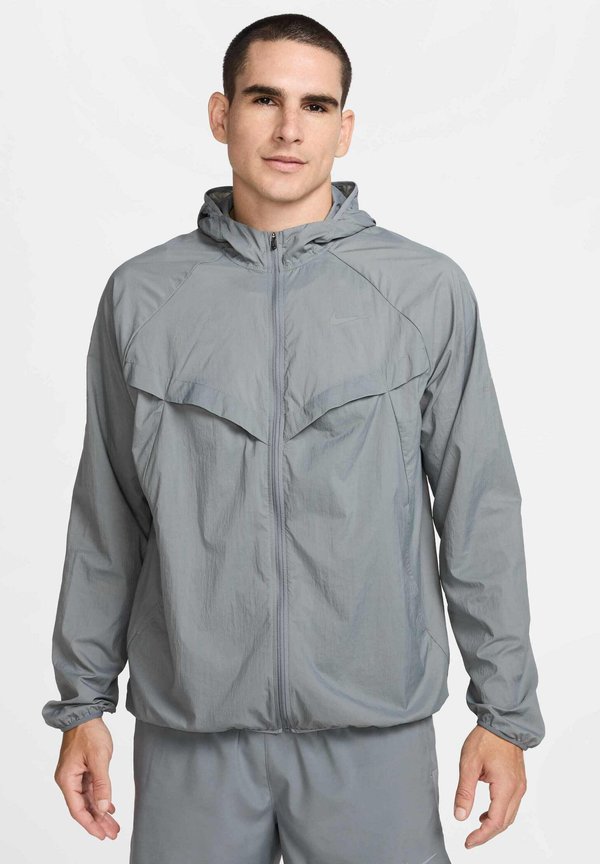 Nike Performance M NK UV RPL STRIDE JACKET - Running jacket - smoke grey smoke grey