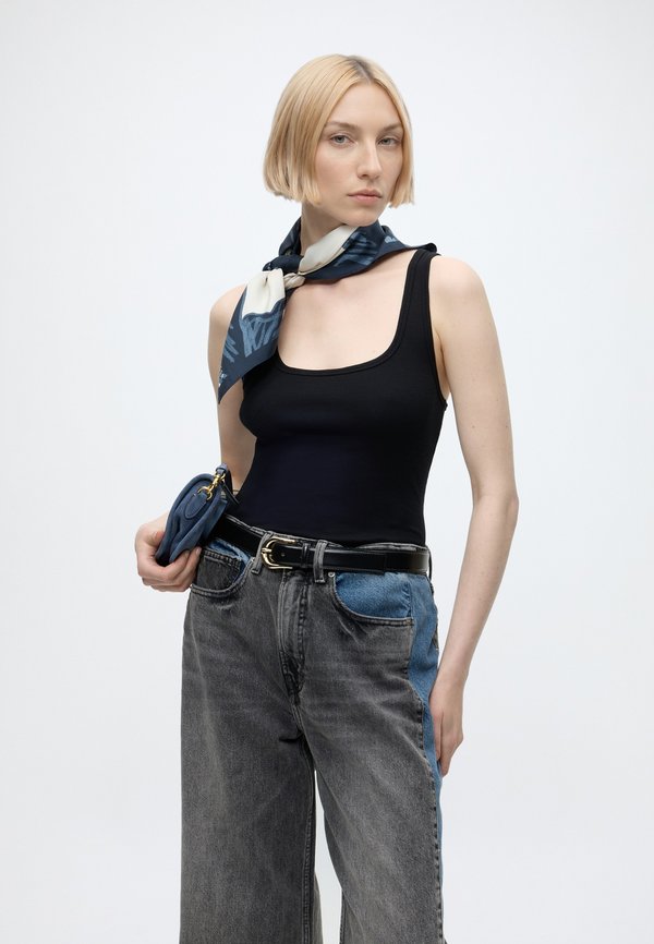 Good American GOOD STANDARD BAGGY JEANS