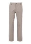 Beige Baumwollhosen mit geradem Schnitt, vorn mit Knopfverschluss und Seitentaschen. Glatte Textur und taillierte Passform.