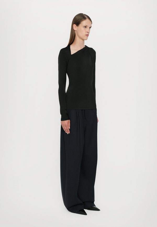 Victoria Beckham SLASH DETAIL
