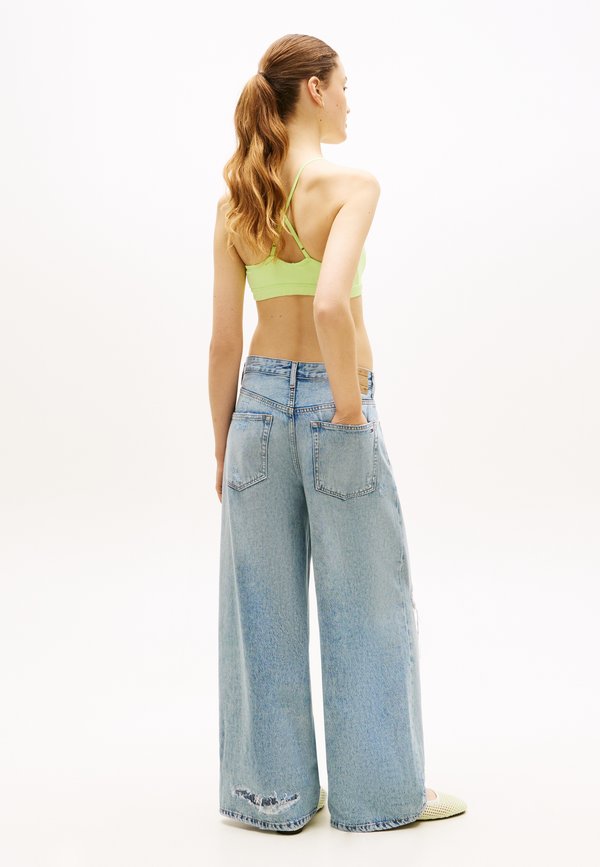 Tommy Jeans ATHLEISURE METAL LOGO BRALETTE TOP