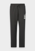 Dunkelgraue Sweatpants mit elastischem Bund und Kordelzug, mit weißem "Hollister 21"-Text auf der oberen linken Oberschenkel.