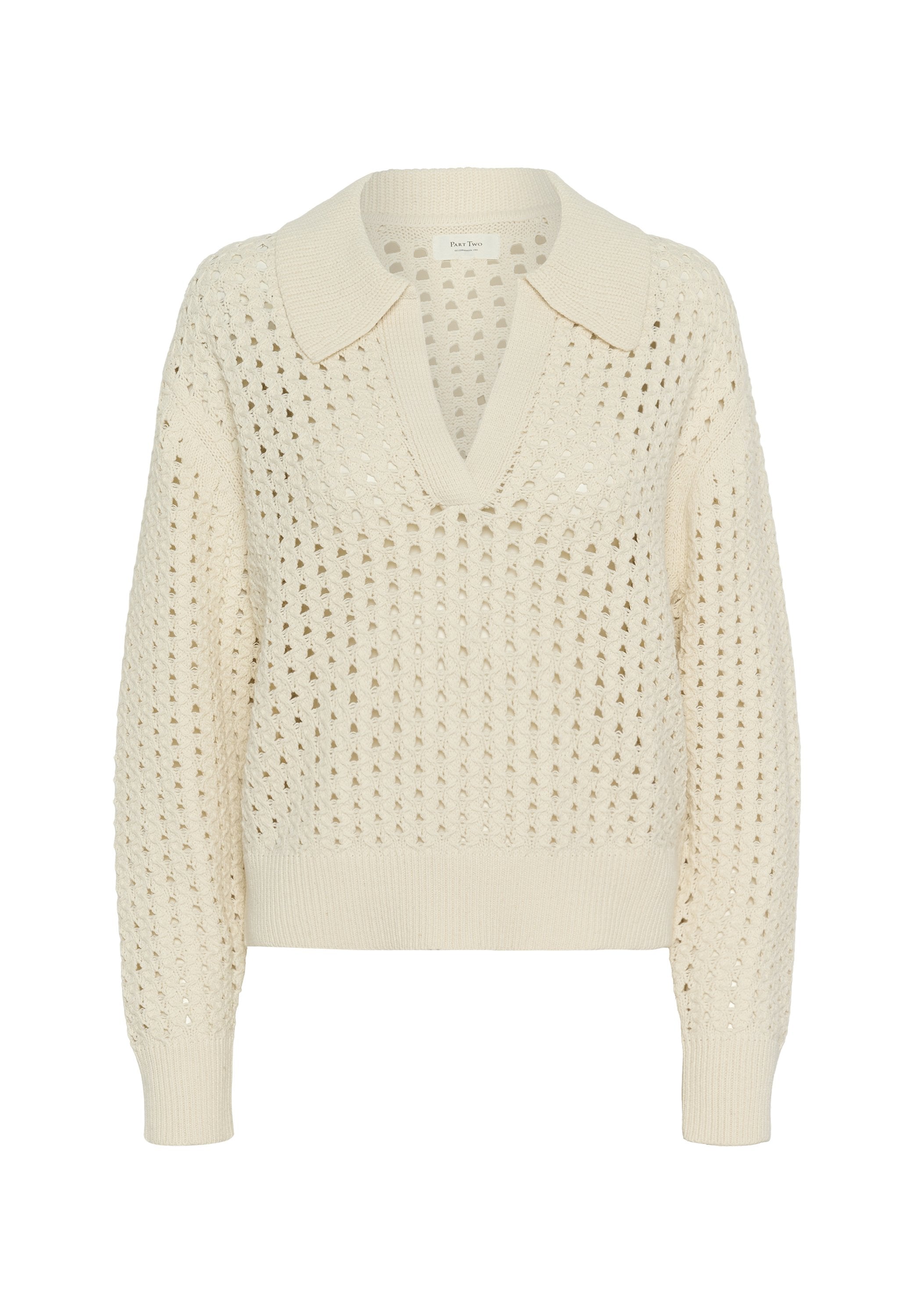 Cremfarbener gestrickter Pullover mit V-Ausschnitt und Kragen, der ein offenes Gewebe sowie gerippte Bündchen und Saum aufweist. Die Details beinhalten dreieckige Muster.
