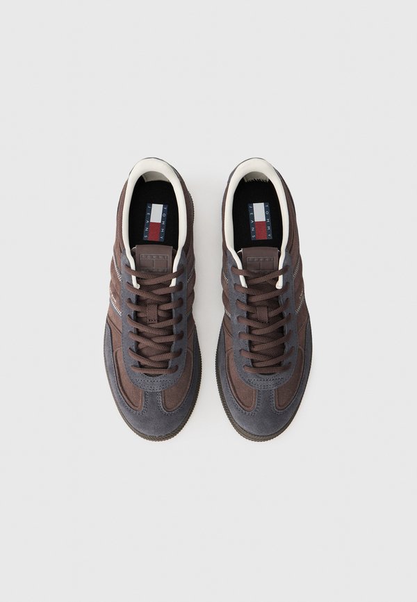 Tommy Jeans THE GREENWICH SUEDE LOGO TRAINERS