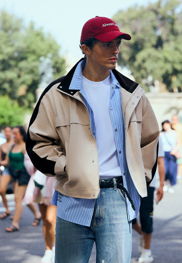 Bershka COLOR BLOCK - JACKET - Summer jacket - sand